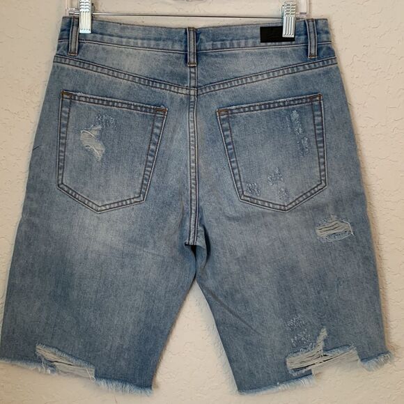 ELAN blue denim high rise slightly distressed shorts. Size L - Picture 2 of 10